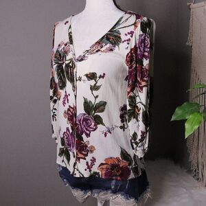 Daytrip | V Neck Floral Blouse Small